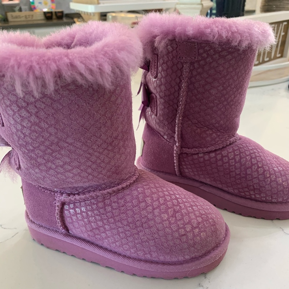 Mermaid Toddler UGGS - Bailey Bow Size 9